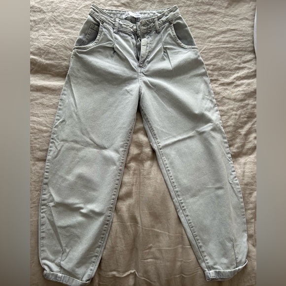 Zara Barrel Leg Jeans with Darts - size 0 - Picture 5 of 5